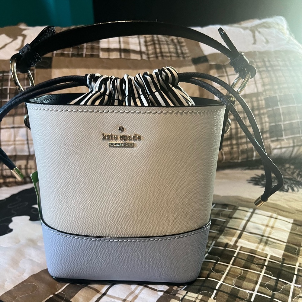 Kate Spade New York
CAMERON STREET PIPPA CROSSBODY